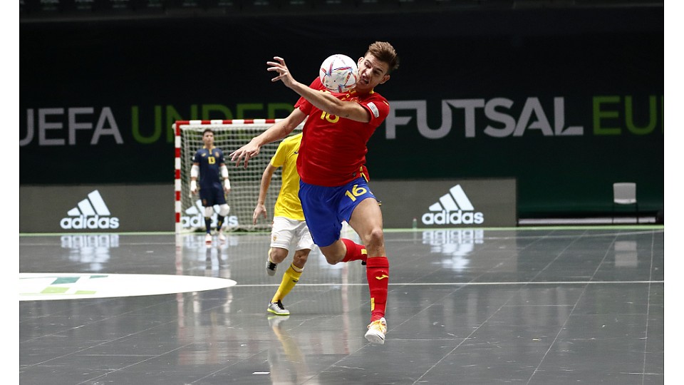 España venció a Rumanía por 9-0 en el debut en el Europeo Sub-19 de fútbol sala.