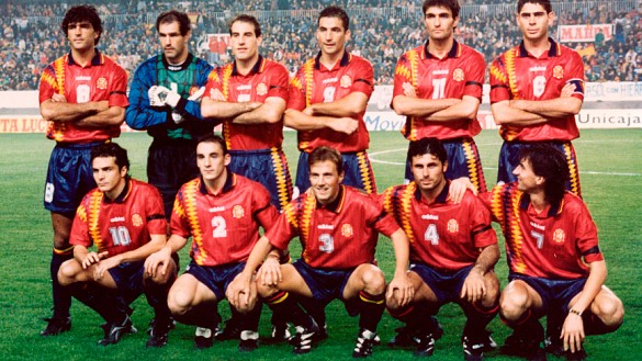 La Selección Española posa antes del España-Finlandia de 1994 en Málaga