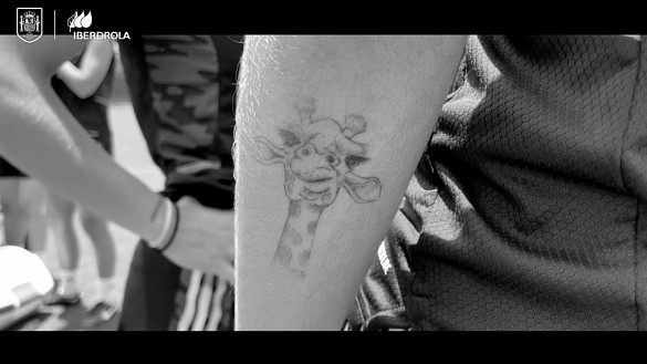 Tatuaje de Ana Tejada de una jirafa