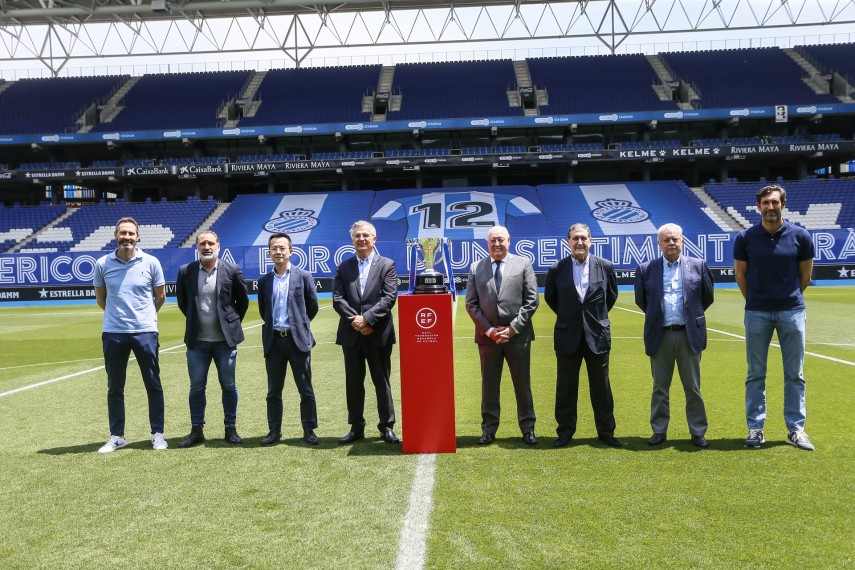 La RFEF hace entrega del título de campeón de División RCD Espanyol |