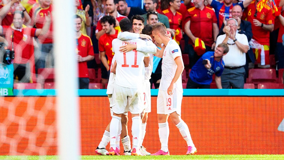 España celebra uno de sus goles a Croacia