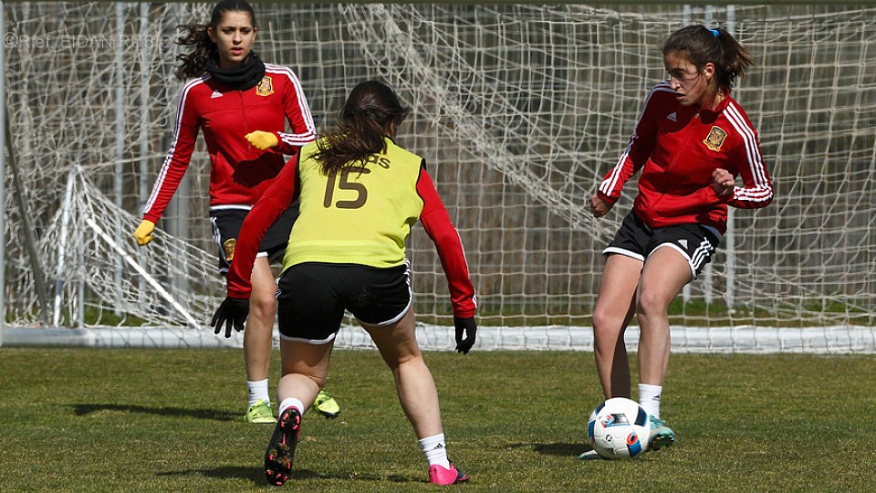 La Selección Sub-16 femenina entrena en Las Rozas