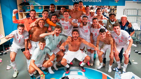 La Selección española celebra su clasificación para cuartos de final de la Eurocopa