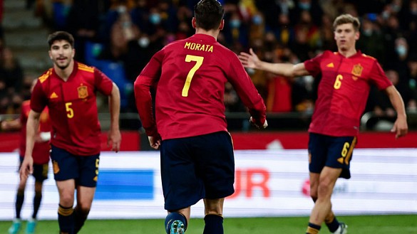 Álvaro Morata celebra un gol en Riazor