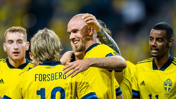 Los jugadores suecos celebran uno de sus goles frente a Armenia